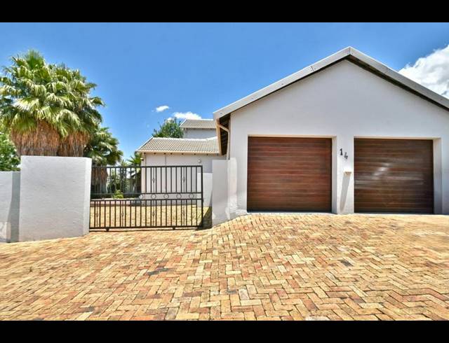 3 BEDROOM HOUSE FOR SALE IN EAGLE CANYON GOLF ESTATE